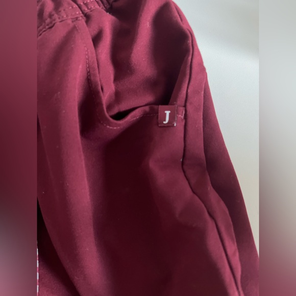 Jaanuu Maroon Scrub set - Picture 6 of 8